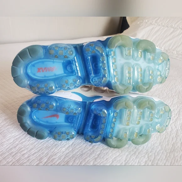 🚨Nike Air Max Mens White and Red Sneakers🚨 - Picture 4 of 5